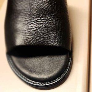 Oker Sandal, Black Leather, Size 10.